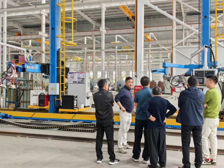 壓力容器反應(yīng)釜切割焊接生產(chǎn)線 http://www.xuezi.cc/uploadfiles/211.149.195.244/webid145/source/202504/17456551164.jpg